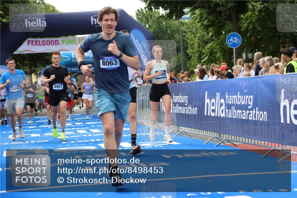 29.06.2025 - hella hamburg halbmarathon Strokosch-Dieckow http://msf.ph/oto/8498453 29.06.2025 10:43:57 Ziel 1558, 2816, 3697, 3907, 4981, 5624, 6705, 8063, 8145, 8900, 9043, 9081, 10493, 10596, 11346, 11809, 12438, 12966, 13123, 14861, 15383, 16549, 16697, 17376, 17403, 17516, 17977, 18004, 18678 meine-sportfotos.de