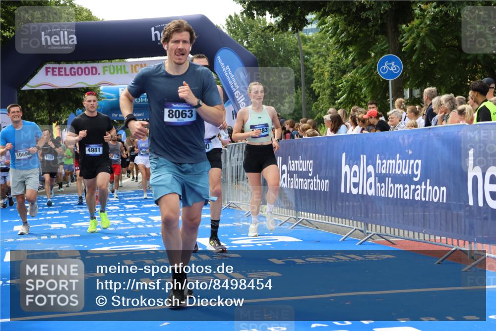 29.06.2025 - hella hamburg halbmarathon Strokosch-Dieckow http://msf.ph/oto/8498454 29.06.2025 10:43:57 Ziel 1558, 2816, 3697, 3907, 4981, 5624, 6705, 8063, 8145, 8900, 9043, 9081, 10493, 10596, 11346, 11809, 12438, 12966, 13123, 14861, 15383, 16549, 16697, 17376, 17403, 17516, 17977, 18004, 18678 meine-sportfotos.de