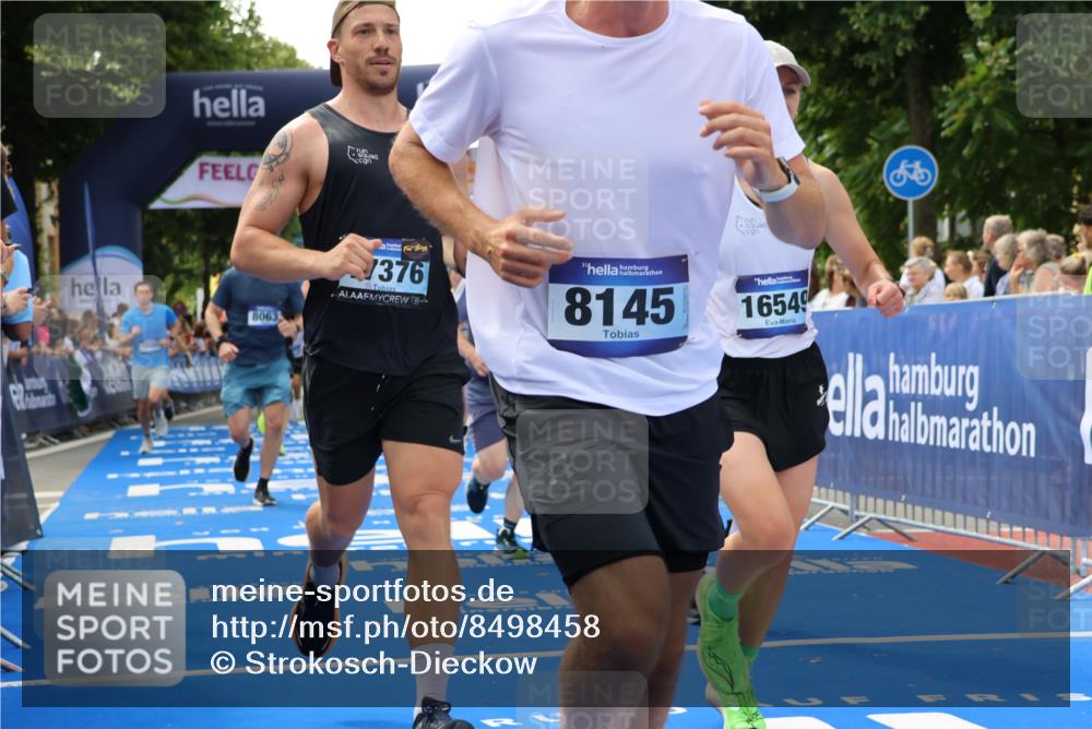 29.06.2025 - hella hamburg halbmarathon Strokosch-Dieckow http://msf.ph/oto/8498458 29.06.2025 10:43:55 Ziel 1558, 3437, 3697, 3907, 4981, 5624, 5692, 6705, 8063, 8145, 8900, 9043, 9081, 9374, 10493, 10596, 11346, 11809, 12438, 12966, 13897, 14861, 15383, 16549, 17376, 17403, 17516, 18650, 18678 meine-sportfotos.de