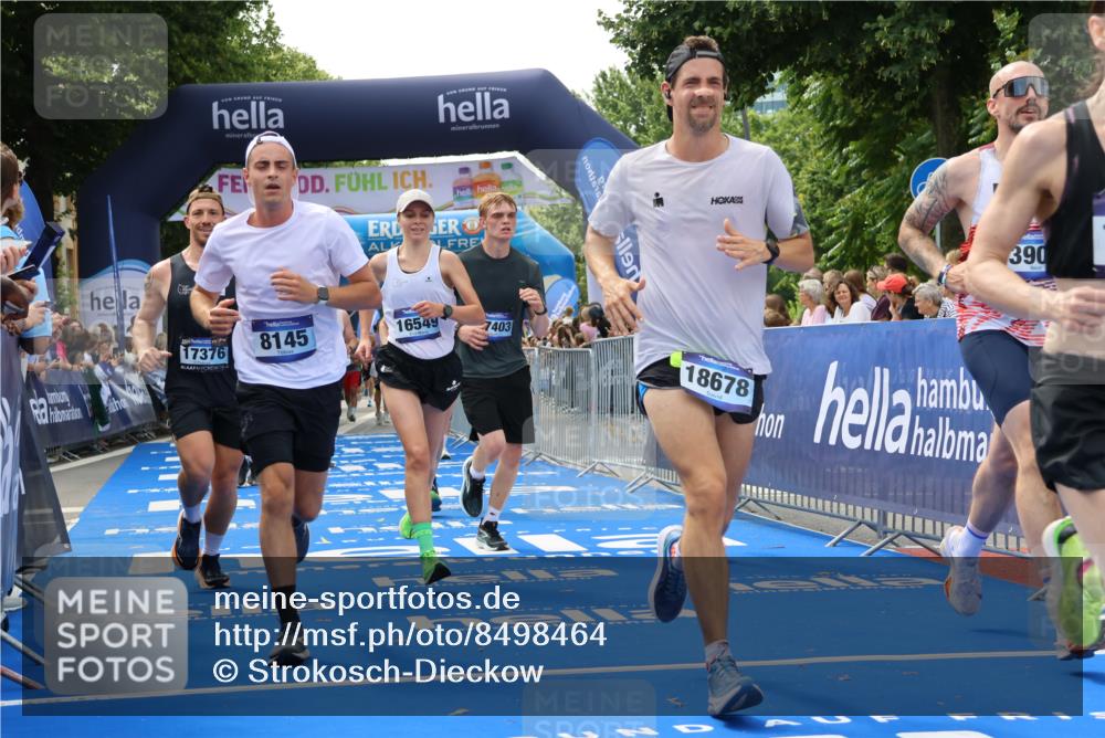 29.06.2025 - hella hamburg halbmarathon Strokosch-Dieckow http://msf.ph/oto/8498464 29.06.2025 10:43:53 Ziel 3437, 3697, 3907, 4981, 5624, 5692, 7185, 8063, 8145, 8900, 9043, 9374, 10493, 10596, 11778, 11809, 12438, 12966, 13897, 14861, 15383, 15512, 16062, 16549, 17376, 17403, 17516, 18650, 18678 meine-sportfotos.de