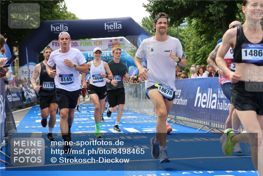 29.06.2025 - hella hamburg halbmarathon Strokosch-Dieckow http://msf.ph/oto/8498465 29.06.2025 10:43:53 Ziel 3437, 3697, 3907, 4981, 5624, 5692, 7185, 8063, 8145, 8900, 9043, 9374, 10493, 10596, 11778, 11809, 12438, 12966, 13897, 14861, 15383, 15512, 16062, 16549, 17376, 17403, 17516, 18650, 18678 meine-sportfotos.de