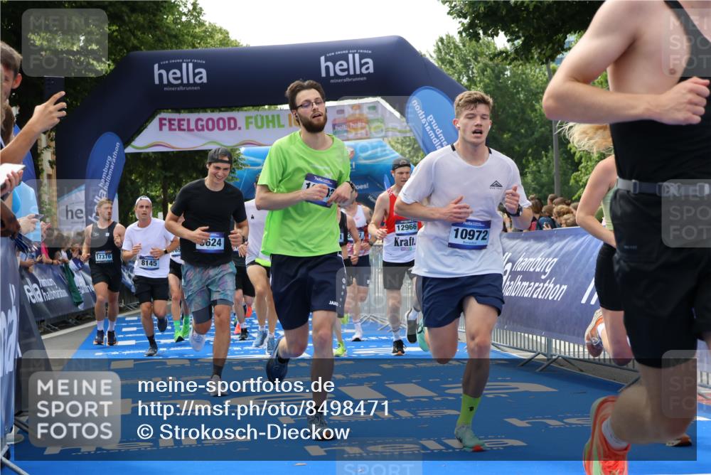 29.06.2025 - hella hamburg halbmarathon Strokosch-Dieckow http://msf.ph/oto/8498471 29.06.2025 10:43:51 Ziel 1976, 3437, 3697, 3907, 4981, 5624, 5692, 7185, 8063, 8145, 8900, 9043, 9159, 9374, 10493, 10596, 11153, 11778, 11809, 11848, 12438, 12966, 13897, 14861, 15383, 15512, 16062, 16105, 16549, 17376, 17403, 18650, 18678 meine-sportfotos.de