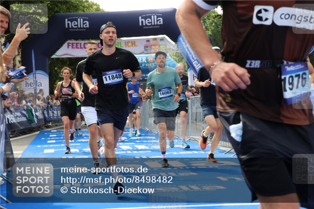 29.06.2025 - hella hamburg halbmarathon Strokosch-Dieckow http://msf.ph/oto/8498482 29.06.2025 10:43:46 Ziel 1976, 3437, 3697, 3907, 4318, 5624, 5692, 6903, 6991, 7185, 8145, 9043, 9114, 9159, 9374, 10493, 11153, 11778, 11809, 11848, 12966, 13421, 13897, 14201, 14210, 14861, 15328, 15512, 15932, 16062, 16105, 17376, 18650, 18678, 19090 meine-sportfotos.de