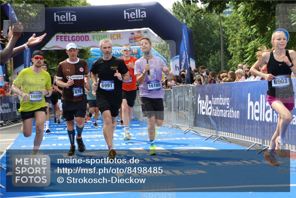 29.06.2025 - hella hamburg halbmarathon Strokosch-Dieckow http://msf.ph/oto/8498485 29.06.2025 10:43:43 Ziel 1976, 3116, 3437, 4318, 5624, 5692, 6903, 6991, 7185, 9043, 9114, 9159, 9374, 11153, 11778, 11848, 13421, 13897, 14201, 14210, 14690, 15328, 15512, 15932, 16062, 16105, 17912, 18449, 18650, 19090 meine-sportfotos.de