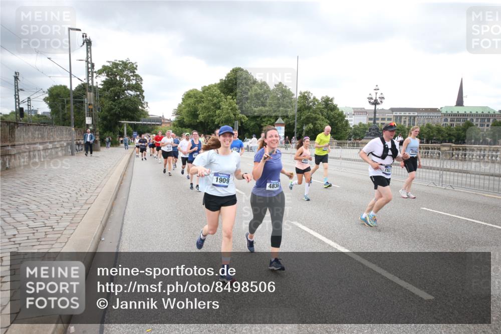 29.06.2025 - hella hamburg halbmarathon Jannik Wohlers http://msf.ph/oto/8498506 29.06.2025 10:55:45 Lombardsbrücke 1738, 1909, 2095, 2793, 3257, 3268, 4083, 4354, 4473, 4836, 5306, 5580, 5994, 6494, 6968, 7025, 7028, 7516, 7616, 8005, 8305, 8517, 9435, 9606, 9838, 10640, 10740, 10784, 10987, 11298, 11862, 11863, 12267, 12295, 12296, 12551, 13055, 13395, 13405, 13627, 13965, 14142, 14221, 14280, 14281, 15103, 15173, 15199, 15272, 15696, 15699, 16413, 16655, 16960, 17398, 17649, 17673, 18329, 18349, 19228 meine-sportfotos.de