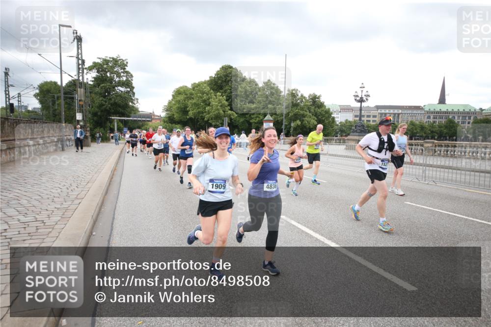 29.06.2025 - hella hamburg halbmarathon Jannik Wohlers http://msf.ph/oto/8498508 29.06.2025 10:55:45 Lombardsbrücke 1738, 1909, 2095, 2793, 3257, 3268, 4083, 4354, 4473, 4836, 5306, 5580, 5994, 6494, 6968, 7025, 7028, 7516, 7616, 8005, 8305, 8517, 9435, 9606, 9838, 10640, 10740, 10784, 10987, 11298, 11862, 11863, 12267, 12295, 12296, 12551, 13055, 13395, 13405, 13627, 13965, 14142, 14221, 14280, 14281, 15103, 15173, 15199, 15272, 15696, 15699, 16413, 16655, 16960, 17398, 17649, 17673, 18329, 18349, 19228 meine-sportfotos.de