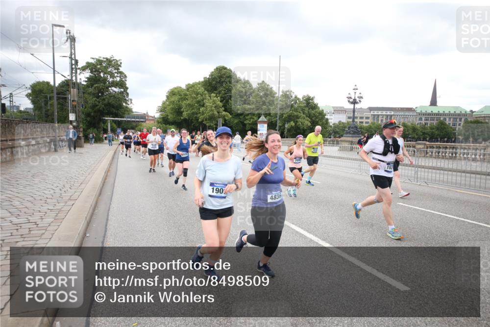 29.06.2025 - hella hamburg halbmarathon Jannik Wohlers http://msf.ph/oto/8498509 29.06.2025 10:55:45 Lombardsbrücke 1738, 1909, 2095, 2793, 3257, 3268, 4083, 4354, 4473, 4836, 5306, 5580, 5994, 6494, 6968, 7025, 7028, 7516, 7616, 8005, 8305, 8517, 9435, 9606, 9838, 10640, 10740, 10784, 10987, 11298, 11862, 11863, 12267, 12295, 12296, 12551, 13055, 13395, 13405, 13627, 13965, 14142, 14221, 14280, 14281, 15103, 15173, 15199, 15272, 15696, 15699, 16413, 16655, 16960, 17398, 17649, 17673, 18329, 18349, 19228 meine-sportfotos.de