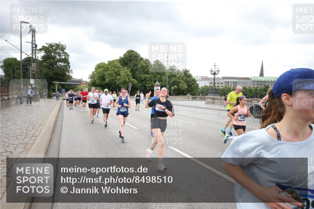 29.06.2025 - hella hamburg halbmarathon Jannik Wohlers http://msf.ph/oto/8498510 29.06.2025 10:55:46 Lombardsbrücke 1738, 1909, 2095, 2793, 3257, 3268, 4083, 4354, 4473, 4836, 5306, 5580, 5757, 5994, 6494, 6968, 7025, 7028, 7616, 8005, 8305, 8517, 9435, 9606, 9838, 9948, 9953, 10640, 10740, 10784, 10987, 11298, 11862, 11863, 12267, 12295, 12296, 12551, 13055, 13395, 13405, 13627, 13965, 14142, 14221, 14280, 14281, 15103, 15173, 15199, 15272, 15443, 15696, 15699, 16413, 16655, 16960, 17084, 17398, 17649, 17673, 18329, 18349, 19228 meine-sportfotos.de