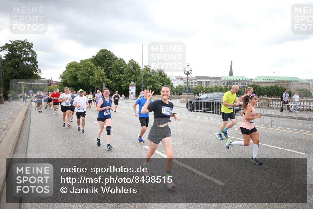 29.06.2025 - hella hamburg halbmarathon Jannik Wohlers http://msf.ph/oto/8498515 29.06.2025 10:55:46 Lombardsbrücke 1738, 1909, 2095, 2793, 3257, 3268, 4083, 4354, 4473, 4836, 5306, 5580, 5757, 5994, 6494, 6968, 7025, 7028, 7616, 8005, 8305, 8517, 9435, 9606, 9838, 9948, 9953, 10640, 10740, 10784, 10987, 11298, 11862, 11863, 12267, 12295, 12296, 12551, 13055, 13395, 13405, 13627, 13965, 14142, 14221, 14280, 14281, 15103, 15173, 15199, 15272, 15443, 15696, 15699, 16413, 16655, 16960, 17084, 17398, 17649, 17673, 18329, 18349, 19228 meine-sportfotos.de