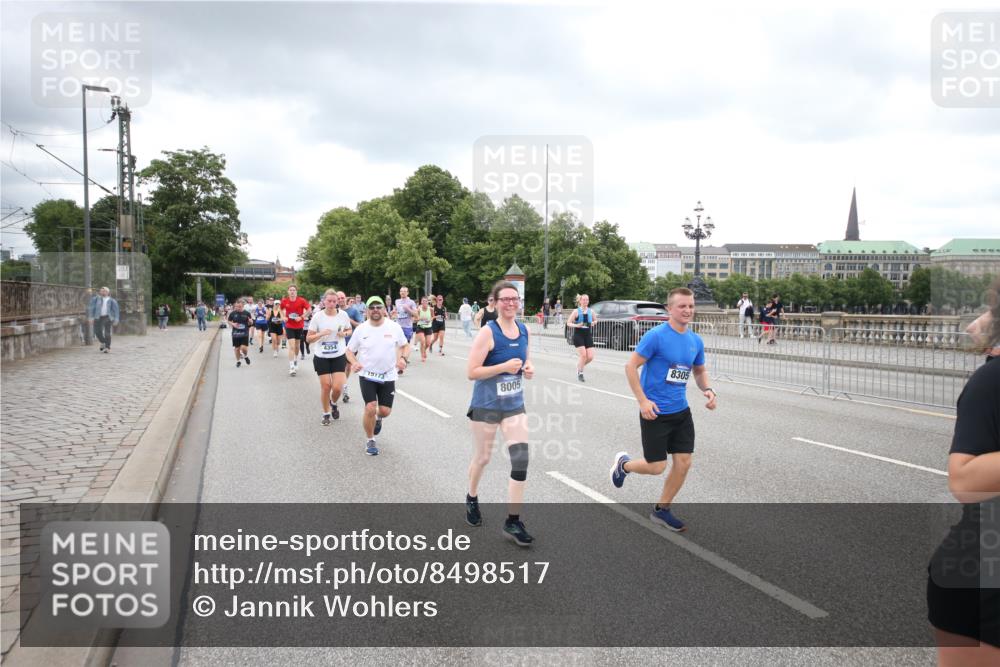 29.06.2025 - hella hamburg halbmarathon Jannik Wohlers http://msf.ph/oto/8498517 29.06.2025 10:55:47 Lombardsbrücke 1738, 1909, 2095, 2793, 3257, 3268, 4083, 4354, 4473, 4836, 5306, 5580, 5757, 5994, 6494, 6968, 7025, 7028, 7616, 8005, 8305, 8517, 9435, 9606, 9838, 9948, 9953, 10640, 10740, 10784, 10987, 11298, 11862, 11863, 12267, 12295, 12296, 12551, 13055, 13395, 13405, 13965, 14142, 14221, 14280, 14281, 15103, 15173, 15272, 15443, 15696, 15699, 16413, 16655, 16960, 17084, 17398, 17649, 17673, 18329, 18349, 19228 meine-sportfotos.de