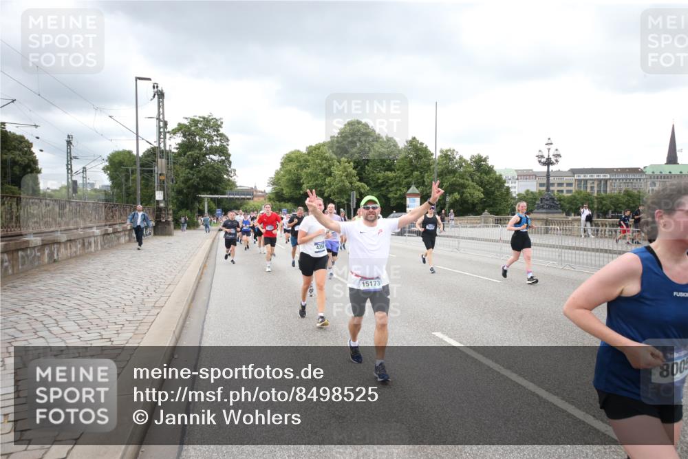 29.06.2025 - hella hamburg halbmarathon Jannik Wohlers http://msf.ph/oto/8498525 29.06.2025 10:55:48 Lombardsbrücke 1113, 1738, 1909, 2095, 3257, 3268, 4083, 4354, 4473, 4836, 5306, 5580, 5693, 5757, 5994, 6494, 6968, 7025, 7028, 7616, 8005, 8305, 8517, 9435, 9606, 9838, 9948, 9953, 10640, 10740, 10784, 10987, 11298, 11862, 11863, 12267, 12295, 12296, 12551, 13055, 13395, 13405, 13965, 14142, 14280, 14281, 15103, 15173, 15272, 15443, 15696, 15699, 16655, 16960, 17084, 17398, 17649, 17673, 18349, 18798, 19228 meine-sportfotos.de
