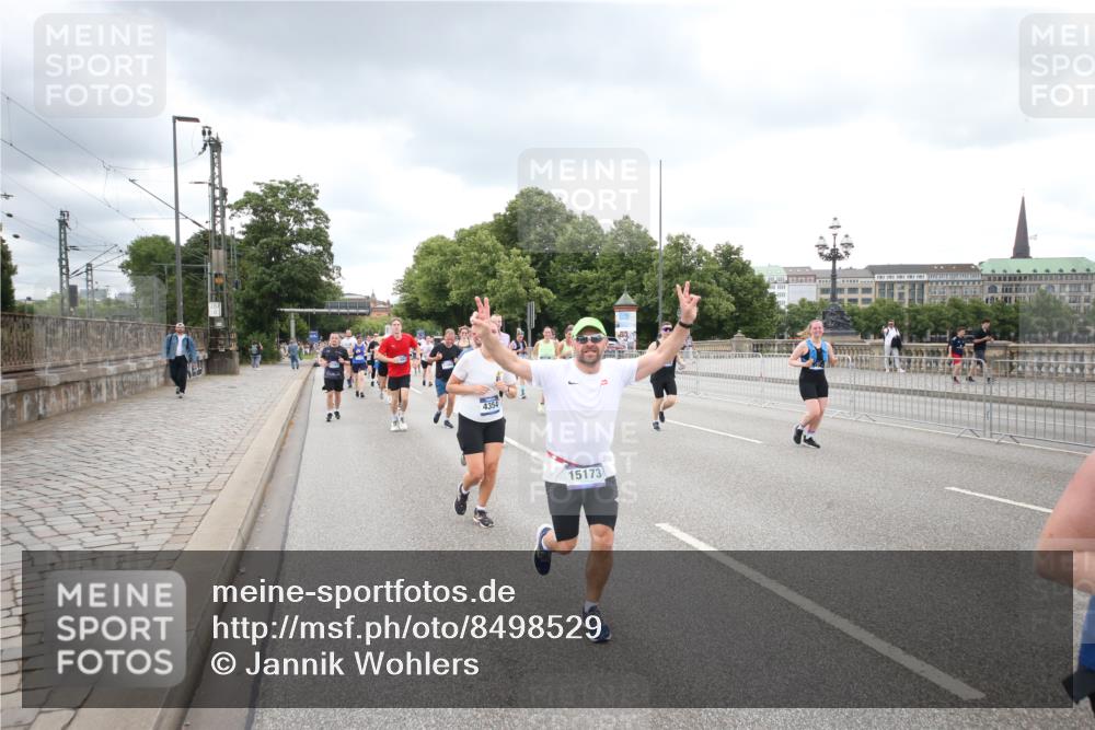 29.06.2025 - hella hamburg halbmarathon Jannik Wohlers http://msf.ph/oto/8498529 29.06.2025 10:55:48 Lombardsbrücke 1113, 1738, 1909, 2095, 3257, 3268, 4083, 4354, 4473, 4836, 5306, 5580, 5693, 5757, 5994, 6494, 6968, 7025, 7028, 7616, 8005, 8305, 8517, 9435, 9606, 9838, 9948, 9953, 10640, 10740, 10784, 10987, 11298, 11862, 11863, 12267, 12295, 12296, 12551, 13055, 13395, 13405, 13965, 14142, 14280, 14281, 15103, 15173, 15272, 15443, 15696, 15699, 16655, 16960, 17084, 17398, 17649, 17673, 18349, 18798, 19228 meine-sportfotos.de