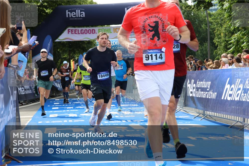 29.06.2025 - hella hamburg halbmarathon Strokosch-Dieckow http://msf.ph/oto/8498530 29.06.2025 10:43:39 Ziel 1976, 3116, 4318, 6903, 6991, 9114, 9159, 11153, 11848, 13421, 13996, 14201, 14210, 14484, 14690, 15328, 15512, 15932, 16062, 16105, 17912, 18449, 18775, 19090, 19229 meine-sportfotos.de