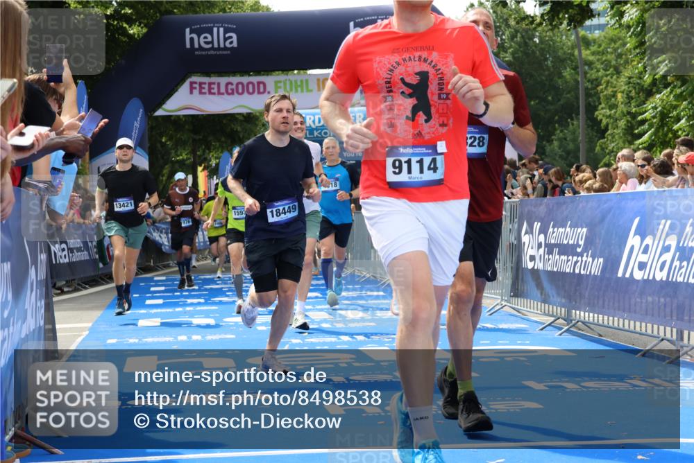 29.06.2025 - hella hamburg halbmarathon Strokosch-Dieckow http://msf.ph/oto/8498538 29.06.2025 10:43:39 Ziel 1976, 3116, 4318, 6903, 6991, 9114, 9159, 11153, 11848, 13421, 13996, 14201, 14210, 14484, 14690, 15328, 15512, 15932, 16062, 16105, 17912, 18449, 18775, 19090, 19229 meine-sportfotos.de