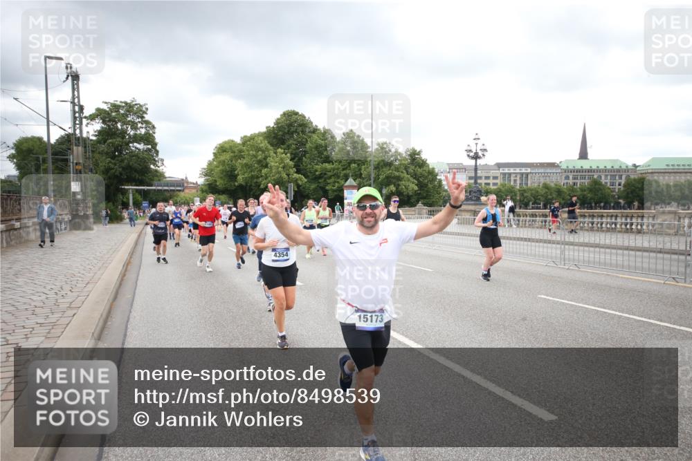 29.06.2025 - hella hamburg halbmarathon Jannik Wohlers http://msf.ph/oto/8498539 29.06.2025 10:55:48 Lombardsbrücke 1113, 1738, 1909, 2095, 3257, 3268, 4083, 4354, 4473, 4836, 5306, 5580, 5693, 5757, 5994, 6494, 6968, 7025, 7028, 7616, 8005, 8305, 8517, 9435, 9606, 9838, 9948, 9953, 10640, 10740, 10784, 10987, 11298, 11862, 11863, 12267, 12295, 12296, 12551, 13055, 13395, 13405, 13965, 14142, 14280, 14281, 15103, 15173, 15272, 15443, 15696, 15699, 16655, 16960, 17084, 17398, 17649, 17673, 18349, 18798, 19228 meine-sportfotos.de