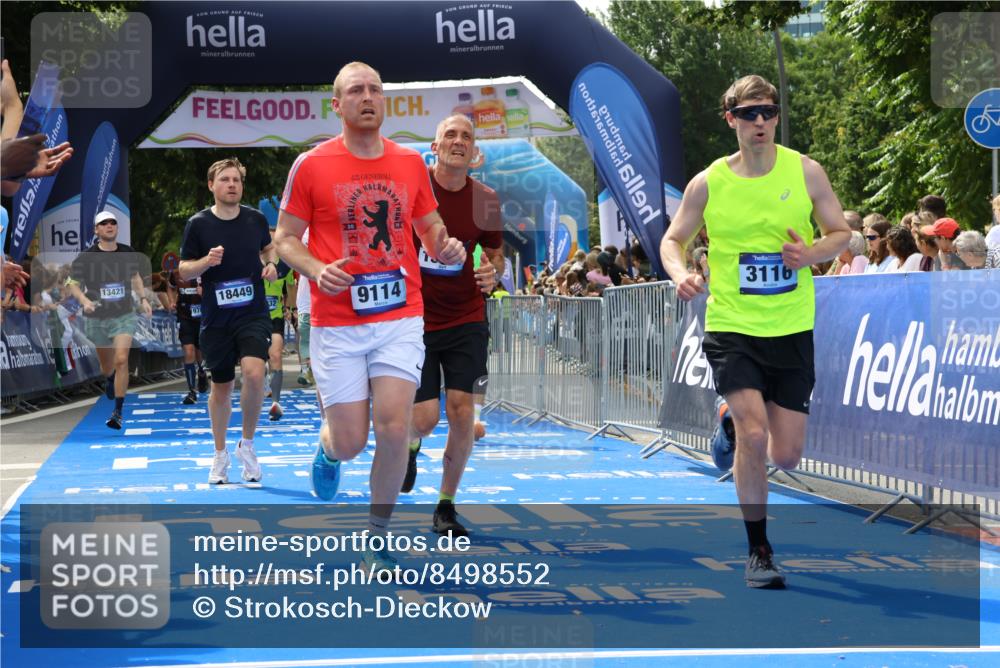 29.06.2025 - hella hamburg halbmarathon Strokosch-Dieckow http://msf.ph/oto/8498552 29.06.2025 10:43:38 Ziel 1976, 3116, 4080, 4318, 6903, 6991, 9114, 9159, 11153, 11848, 12623, 13421, 13996, 14201, 14210, 14484, 14690, 15328, 15932, 16105, 17912, 18449, 18775, 19090, 19229 meine-sportfotos.de