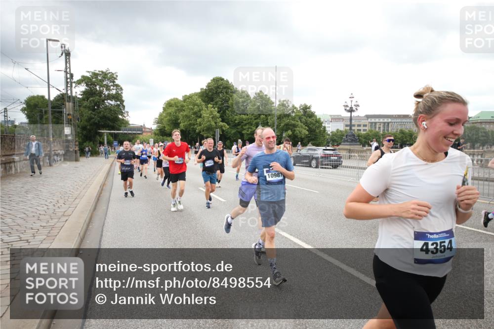 29.06.2025 - hella hamburg halbmarathon Jannik Wohlers http://msf.ph/oto/8498554 29.06.2025 10:55:50 Lombardsbrücke 1113, 1738, 1909, 2095, 3257, 4083, 4354, 4836, 5580, 5693, 5757, 6494, 6968, 7025, 7028, 7616, 8005, 8305, 8517, 8766, 9383, 9435, 9606, 9838, 9948, 9953, 10740, 10784, 10987, 11298, 11862, 11863, 12295, 12296, 12551, 13395, 13405, 13965, 14142, 14280, 14281, 15103, 15173, 15272, 15443, 15696, 15699, 16655, 16960, 17084, 17398, 17649, 17673, 18349, 18798, 19228 meine-sportfotos.de