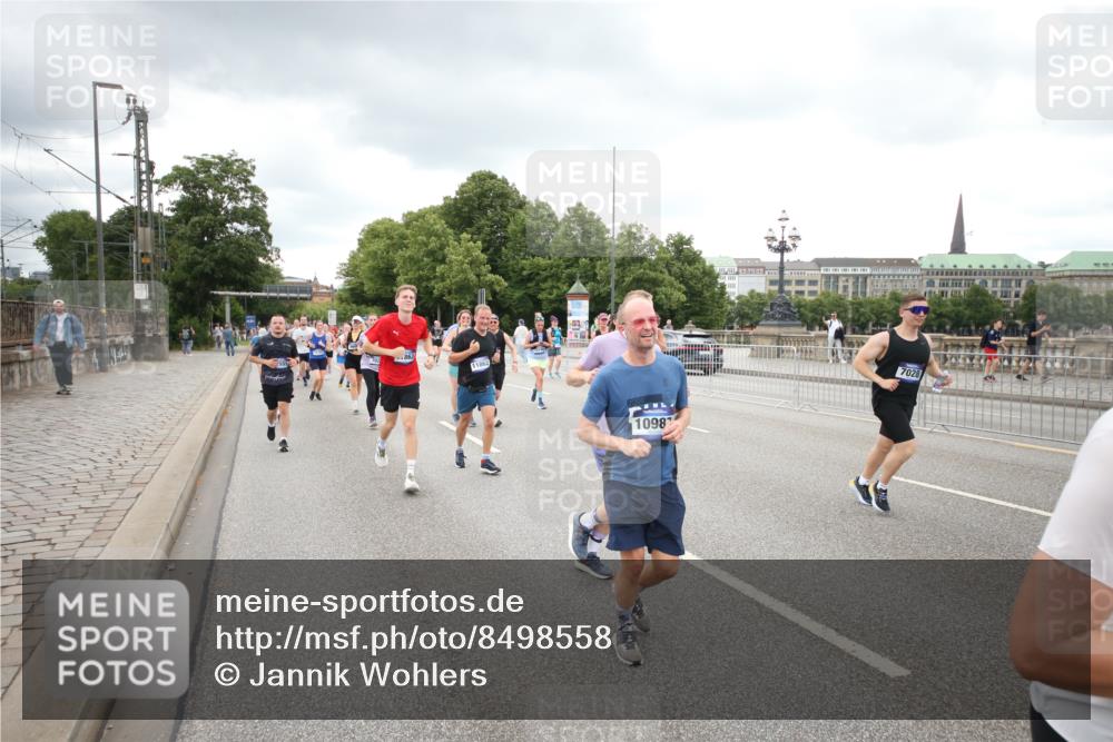 29.06.2025 - hella hamburg halbmarathon Jannik Wohlers http://msf.ph/oto/8498558 29.06.2025 10:55:50 Lombardsbrücke 1113, 1738, 1909, 2095, 3257, 4083, 4354, 4836, 5580, 5693, 5757, 6494, 6968, 7025, 7028, 7616, 8005, 8305, 8517, 8766, 9383, 9435, 9606, 9838, 9948, 9953, 10740, 10784, 10987, 11298, 11862, 11863, 12295, 12296, 12551, 13395, 13405, 13965, 14142, 14280, 14281, 15103, 15173, 15272, 15443, 15696, 15699, 16655, 16960, 17084, 17398, 17649, 17673, 18349, 18798, 19228 meine-sportfotos.de