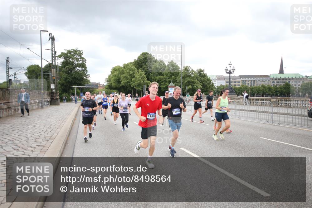 29.06.2025 - hella hamburg halbmarathon Jannik Wohlers http://msf.ph/oto/8498564 29.06.2025 10:55:51 Lombardsbrücke 1113, 1738, 1909, 2095, 2915, 3257, 4083, 4354, 4836, 5580, 5693, 5757, 6690, 6968, 7025, 7028, 8005, 8305, 8517, 8766, 9383, 9435, 9606, 9948, 9953, 10740, 10784, 10987, 11298, 11628, 11862, 11863, 12295, 12296, 12551, 13395, 13405, 13965, 14142, 14280, 14281, 15103, 15173, 15272, 15443, 15696, 15699, 16655, 17084, 17398, 17649, 17673, 18349, 18798, 19228 meine-sportfotos.de