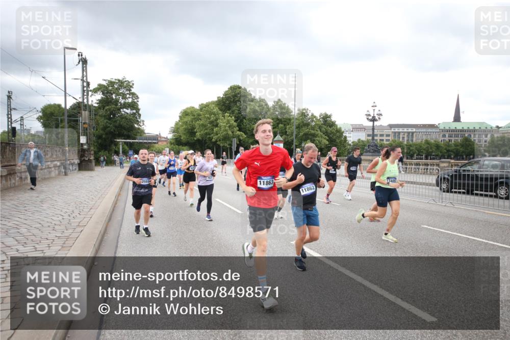 29.06.2025 - hella hamburg halbmarathon Jannik Wohlers http://msf.ph/oto/8498571 29.06.2025 10:55:51 Lombardsbrücke 1113, 1738, 1909, 2095, 2915, 3257, 4083, 4354, 4836, 5580, 5693, 5757, 6690, 6968, 7025, 7028, 8005, 8305, 8517, 8766, 9383, 9435, 9606, 9948, 9953, 10740, 10784, 10987, 11298, 11628, 11862, 11863, 12295, 12296, 12551, 13395, 13405, 13965, 14142, 14280, 14281, 15103, 15173, 15272, 15443, 15696, 15699, 16655, 17084, 17398, 17649, 17673, 18349, 18798, 19228 meine-sportfotos.de