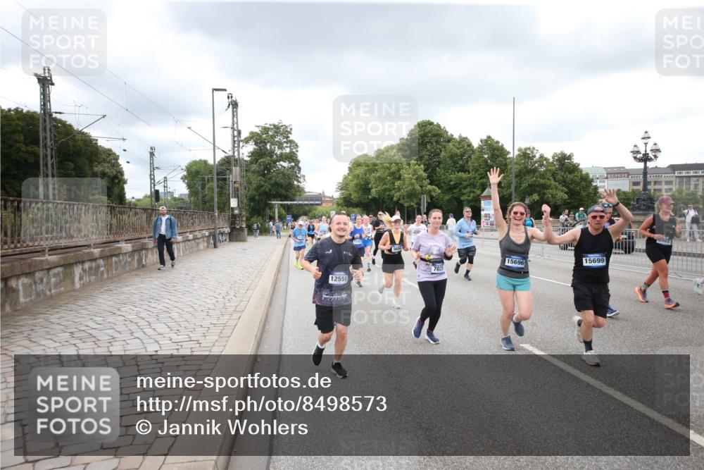 29.06.2025 - hella hamburg halbmarathon Jannik Wohlers http://msf.ph/oto/8498573 29.06.2025 10:55:52 Lombardsbrücke 1113, 1738, 1909, 2095, 2915, 3257, 4083, 4354, 4836, 5580, 5693, 5757, 6690, 6968, 7025, 7028, 7090, 8005, 8305, 8517, 8766, 9383, 9435, 9606, 9948, 9953, 10740, 10784, 10987, 11298, 11628, 11862, 11863, 12295, 12296, 12551, 13395, 13405, 13965, 14142, 14280, 15103, 15173, 15272, 15443, 15696, 15699, 16655, 17084, 17092, 17398, 17649, 17673, 18247, 18349, 18798, 19228 meine-sportfotos.de