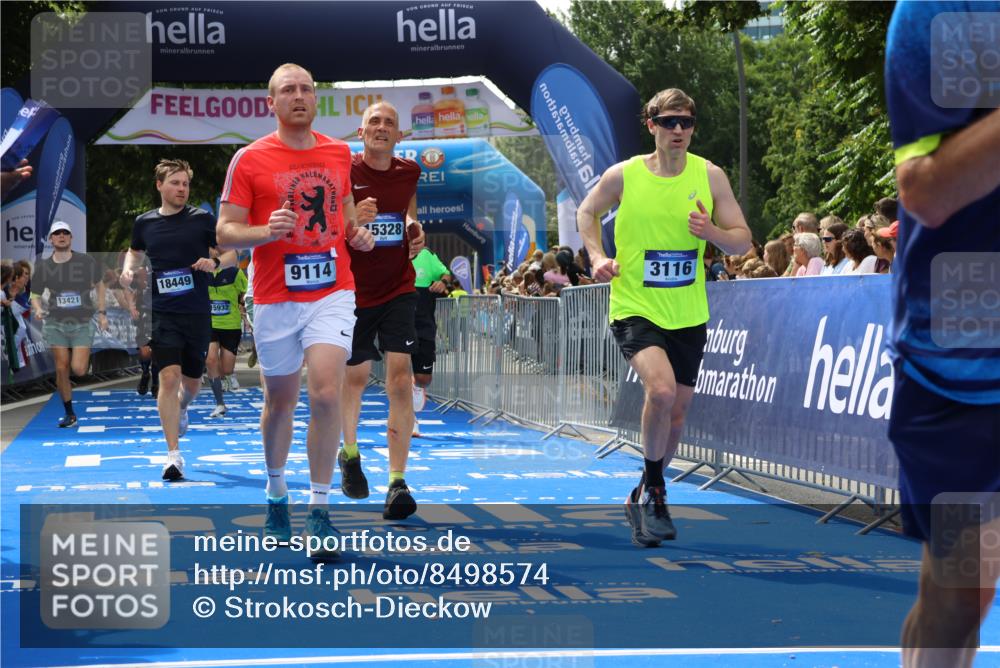 29.06.2025 - hella hamburg halbmarathon Strokosch-Dieckow http://msf.ph/oto/8498574 29.06.2025 10:43:38 Ziel 1976, 3116, 4080, 4318, 6903, 6991, 9114, 9159, 11153, 11848, 12623, 13421, 13996, 14201, 14210, 14484, 14690, 15328, 15932, 16105, 17912, 18449, 18775, 19090, 19229 meine-sportfotos.de