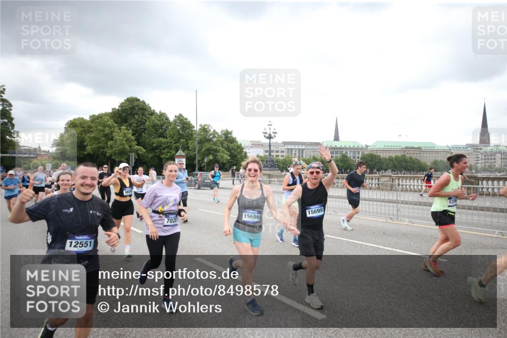 29.06.2025 - hella hamburg halbmarathon Jannik Wohlers http://msf.ph/oto/8498578 29.06.2025 10:55:53 Lombardsbrücke 1113, 1738, 1909, 2095, 2915, 3257, 4083, 4354, 4836, 5580, 5693, 5757, 6690, 6968, 7025, 7028, 7090, 7711, 8005, 8305, 8517, 8766, 9383, 9435, 9606, 9948, 9953, 10740, 10784, 10987, 11298, 11628, 11862, 11863, 12295, 12296, 12551, 13395, 13405, 13965, 14142, 14613, 15103, 15173, 15272, 15443, 15696, 15699, 16655, 17084, 17092, 17398, 17649, 17673, 18247, 18349, 18798, 19228 meine-sportfotos.de