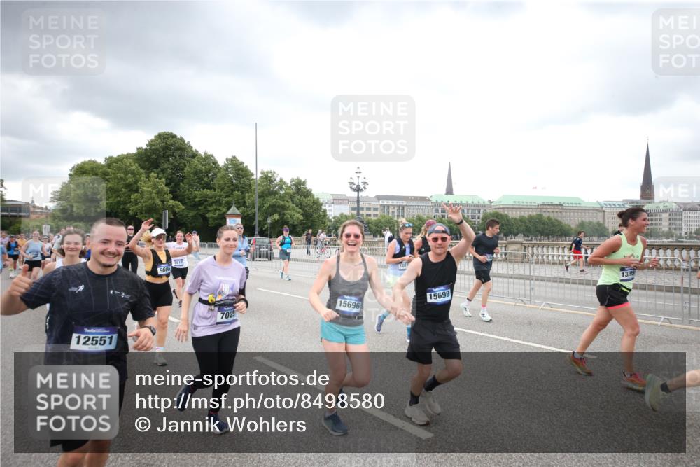 29.06.2025 - hella hamburg halbmarathon Jannik Wohlers http://msf.ph/oto/8498580 29.06.2025 10:55:53 Lombardsbrücke 1113, 1738, 1909, 2095, 2915, 3257, 4083, 4354, 4836, 5580, 5693, 5757, 6690, 6968, 7025, 7028, 7090, 7711, 8005, 8305, 8517, 8766, 9383, 9435, 9606, 9948, 9953, 10740, 10784, 10987, 11298, 11628, 11862, 11863, 12295, 12296, 12551, 13395, 13405, 13965, 14142, 14613, 15103, 15173, 15272, 15443, 15696, 15699, 16655, 17084, 17092, 17398, 17649, 17673, 18247, 18349, 18798, 19228 meine-sportfotos.de