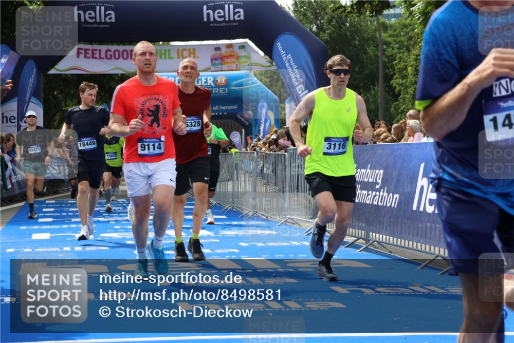 29.06.2025 - hella hamburg halbmarathon Strokosch-Dieckow http://msf.ph/oto/8498581 29.06.2025 10:43:38 Ziel 1976, 3116, 4080, 4318, 6903, 6991, 9114, 9159, 11153, 11848, 12623, 13421, 13996, 14201, 14210, 14484, 14690, 15328, 15932, 16105, 17912, 18449, 18775, 19090, 19229 meine-sportfotos.de