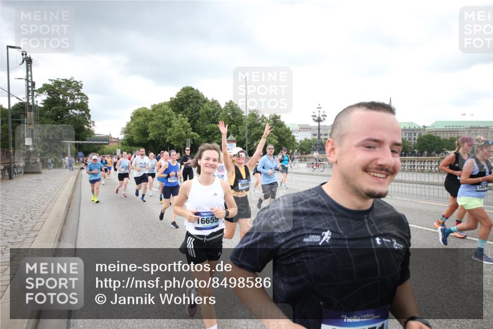 29.06.2025 - hella hamburg halbmarathon Jannik Wohlers http://msf.ph/oto/8498586 29.06.2025 10:55:53 Lombardsbrücke 1113, 1738, 1909, 2095, 2915, 3257, 4083, 4354, 4836, 5580, 5693, 5757, 6690, 6968, 7025, 7028, 7090, 7711, 8005, 8305, 8517, 8766, 9383, 9435, 9606, 9948, 9953, 10740, 10784, 10987, 11298, 11628, 11862, 11863, 12295, 12296, 12551, 13395, 13405, 13965, 14142, 14613, 15103, 15173, 15272, 15443, 15696, 15699, 16655, 17084, 17092, 17398, 17649, 17673, 18247, 18349, 18798, 19228 meine-sportfotos.de