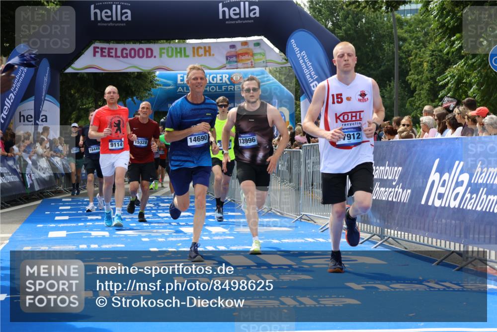 29.06.2025 - hella hamburg halbmarathon Strokosch-Dieckow http://msf.ph/oto/8498625 29.06.2025 10:43:36 Ziel 3116, 4080, 4318, 5124, 6903, 6991, 7635, 9114, 10246, 11648, 12623, 13421, 13996, 14201, 14210, 14484, 14690, 15328, 15932, 16338, 17912, 18449, 18513, 18775, 18810, 19090, 19229 meine-sportfotos.de