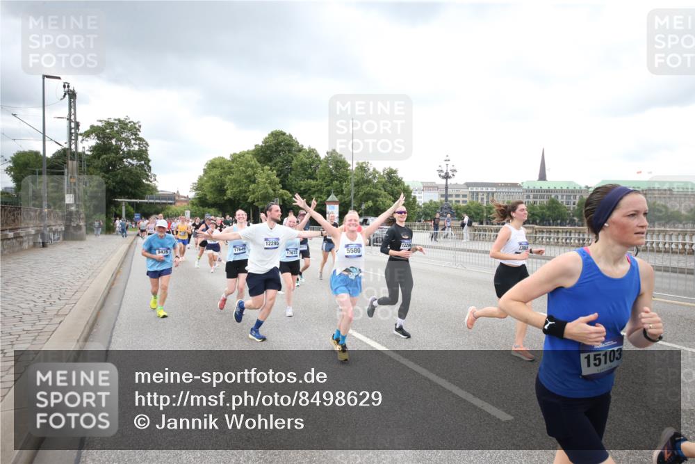 29.06.2025 - hella hamburg halbmarathon Jannik Wohlers http://msf.ph/oto/8498629 29.06.2025 10:55:56 Lombardsbrücke 1113, 1738, 2095, 2915, 3257, 3953, 3987, 4083, 5580, 5693, 5757, 6690, 6968, 7025, 7028, 7090, 7711, 8005, 8517, 8766, 9383, 9435, 9606, 9948, 9953, 10740, 10784, 10987, 11298, 11628, 11862, 11863, 12295, 12296, 12551, 13395, 13405, 13965, 14613, 15103, 15173, 15443, 15696, 15699, 15747, 16655, 16934, 17084, 17092, 17398, 17494, 17649, 17673, 18047, 18247, 18349, 18798, 19228 meine-sportfotos.de