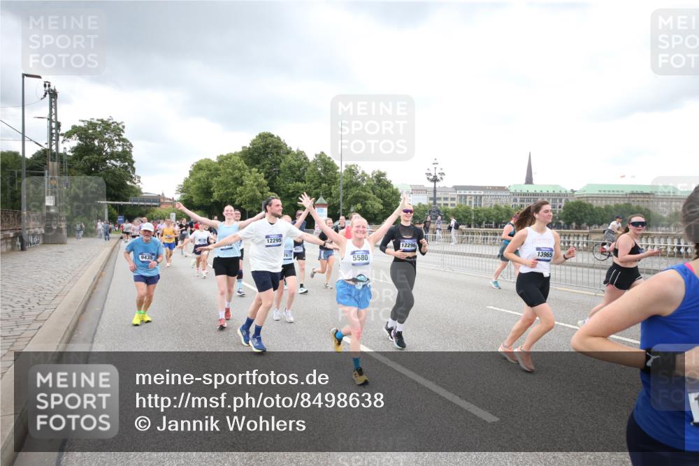 29.06.2025 - hella hamburg halbmarathon Jannik Wohlers http://msf.ph/oto/8498638 29.06.2025 10:55:56 Lombardsbrücke 1113, 1738, 2095, 2915, 3257, 3953, 3987, 4083, 5580, 5693, 5757, 6690, 6968, 7025, 7028, 7090, 7711, 8005, 8517, 8766, 9383, 9435, 9606, 9948, 9953, 10740, 10784, 10987, 11298, 11628, 11862, 11863, 12295, 12296, 12551, 13395, 13405, 13965, 14613, 15103, 15173, 15443, 15696, 15699, 15747, 16655, 16934, 17084, 17092, 17398, 17494, 17649, 17673, 18047, 18247, 18349, 18798, 19228 meine-sportfotos.de