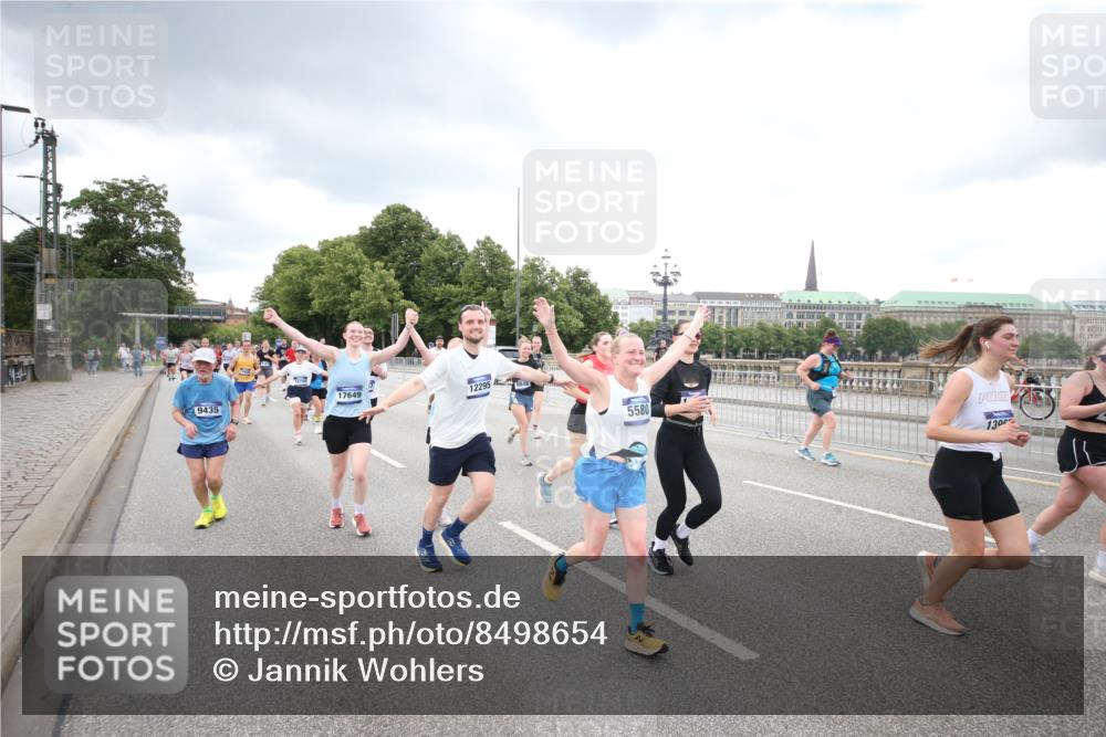 29.06.2025 - hella hamburg halbmarathon Jannik Wohlers http://msf.ph/oto/8498654 29.06.2025 10:55:56 Lombardsbrücke 1113, 1738, 2095, 2915, 3257, 3953, 3987, 4083, 5580, 5693, 5757, 6690, 6968, 7025, 7028, 7090, 7711, 8005, 8517, 8766, 9383, 9435, 9606, 9948, 9953, 10740, 10784, 10987, 11298, 11628, 11862, 11863, 12295, 12296, 12551, 13395, 13405, 13965, 14613, 15103, 15173, 15443, 15696, 15699, 15747, 16655, 16934, 17084, 17092, 17398, 17494, 17649, 17673, 18047, 18247, 18349, 18798, 19228 meine-sportfotos.de
