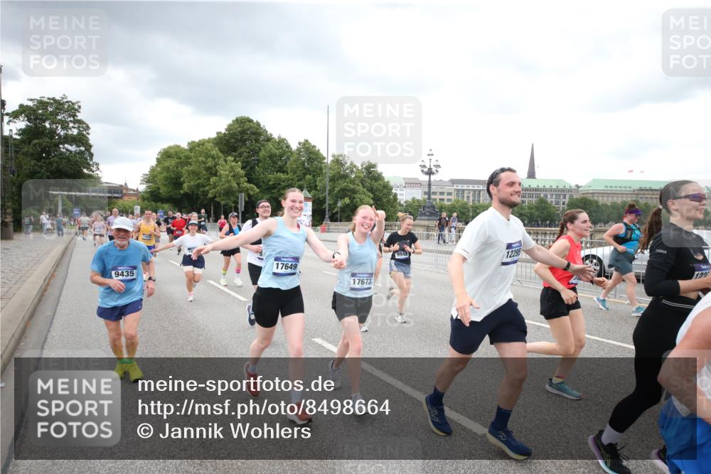 29.06.2025 - hella hamburg halbmarathon Jannik Wohlers http://msf.ph/oto/8498664 29.06.2025 10:55:57 Lombardsbrücke 1047, 1113, 1738, 2095, 2915, 3257, 3675, 3676, 3953, 3987, 4083, 5580, 5693, 5757, 6690, 6968, 7025, 7028, 7090, 7711, 8517, 8766, 9383, 9435, 9606, 9948, 9953, 10740, 10784, 10932, 10987, 11298, 11628, 11862, 11863, 12295, 12296, 12551, 13395, 13405, 13965, 14613, 15103, 15443, 15696, 15699, 15747, 16655, 16934, 17084, 17092, 17398, 17494, 17649, 17673, 18047, 18247, 18349, 18798, 19228 meine-sportfotos.de