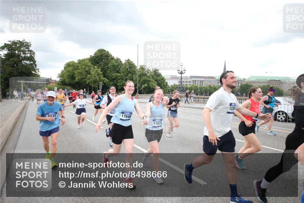 29.06.2025 - hella hamburg halbmarathon Jannik Wohlers http://msf.ph/oto/8498666 29.06.2025 10:55:57 Lombardsbrücke 1047, 1113, 1738, 2095, 2915, 3257, 3675, 3676, 3953, 3987, 4083, 5580, 5693, 5757, 6690, 6968, 7025, 7028, 7090, 7711, 8517, 8766, 9383, 9435, 9606, 9948, 9953, 10740, 10784, 10932, 10987, 11298, 11628, 11862, 11863, 12295, 12296, 12551, 13395, 13405, 13965, 14613, 15103, 15443, 15696, 15699, 15747, 16655, 16934, 17084, 17092, 17398, 17494, 17649, 17673, 18047, 18247, 18349, 18798, 19228 meine-sportfotos.de