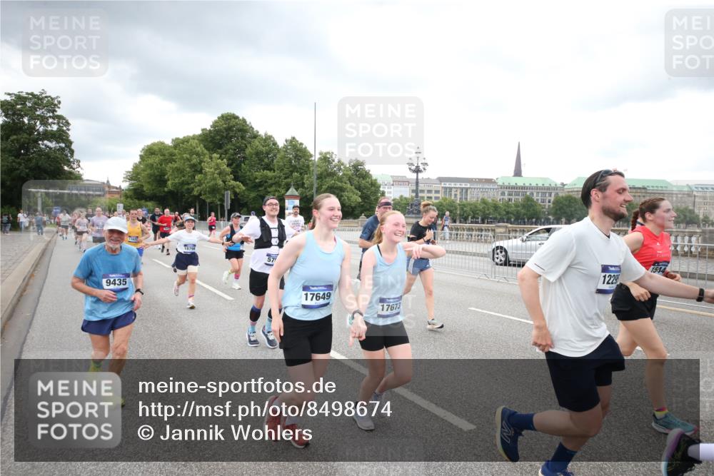 29.06.2025 - hella hamburg halbmarathon Jannik Wohlers http://msf.ph/oto/8498674 29.06.2025 10:55:58 Lombardsbrücke 1047, 1113, 1738, 2915, 3257, 3675, 3676, 3953, 3987, 4083, 5237, 5580, 5693, 5757, 6690, 6968, 7025, 7028, 7090, 7307, 7711, 8517, 8766, 9383, 9435, 9606, 9948, 9953, 10740, 10784, 10932, 10987, 11298, 11628, 11862, 11863, 12295, 12296, 12543, 12551, 13395, 13405, 13965, 14613, 15103, 15443, 15696, 15699, 15747, 16655, 16934, 17084, 17092, 17398, 17494, 17649, 17673, 17797, 18047, 18247, 18798, 19228 meine-sportfotos.de