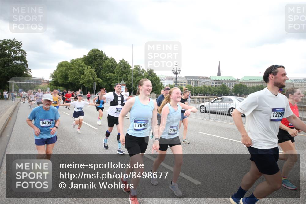 29.06.2025 - hella hamburg halbmarathon Jannik Wohlers http://msf.ph/oto/8498677 29.06.2025 10:55:58 Lombardsbrücke 1047, 1113, 1738, 2915, 3257, 3675, 3676, 3953, 3987, 4083, 5237, 5580, 5693, 5757, 6690, 6968, 7025, 7028, 7090, 7307, 7711, 8517, 8766, 9383, 9435, 9606, 9948, 9953, 10740, 10784, 10932, 10987, 11298, 11628, 11862, 11863, 12295, 12296, 12543, 12551, 13395, 13405, 13965, 14613, 15103, 15443, 15696, 15699, 15747, 16655, 16934, 17084, 17092, 17398, 17494, 17649, 17673, 17797, 18047, 18247, 18798, 19228 meine-sportfotos.de