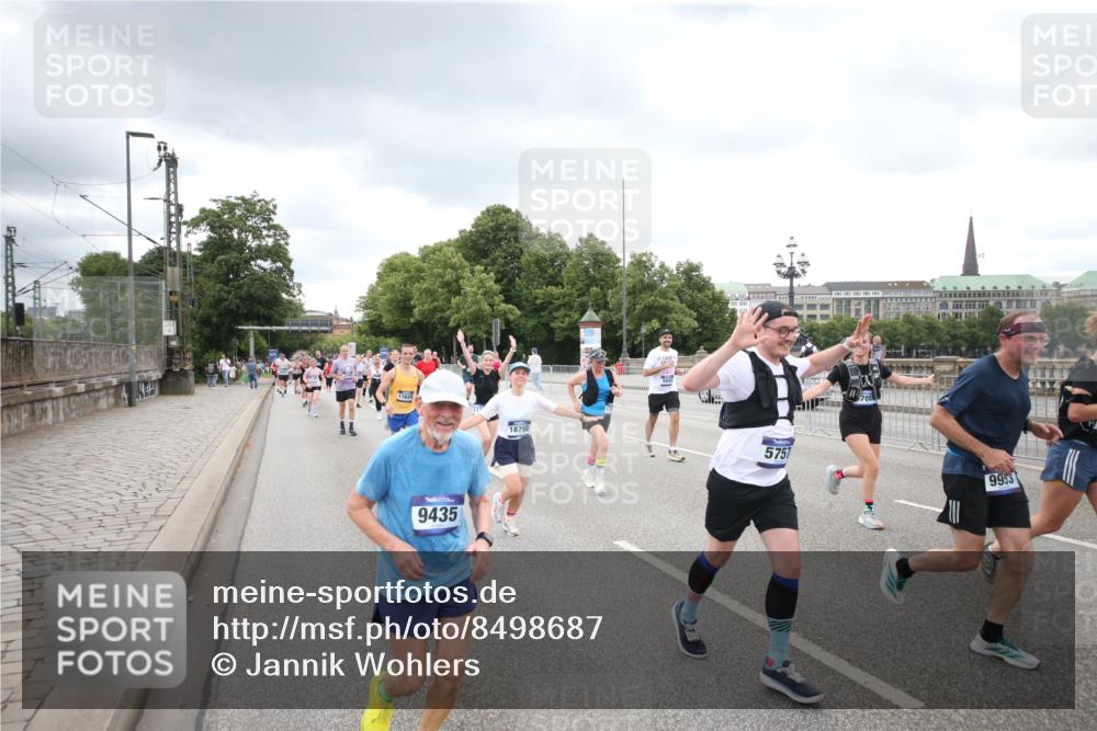 29.06.2025 - hella hamburg halbmarathon Jannik Wohlers http://msf.ph/oto/8498687 29.06.2025 10:55:58 Lombardsbrücke 1047, 1113, 1738, 2915, 3257, 3675, 3676, 3953, 3987, 4083, 5237, 5580, 5693, 5757, 6690, 6968, 7025, 7028, 7090, 7307, 7711, 8517, 8766, 9383, 9435, 9606, 9948, 9953, 10740, 10784, 10932, 10987, 11298, 11628, 11862, 11863, 12295, 12296, 12543, 12551, 13395, 13405, 13965, 14613, 15103, 15443, 15696, 15699, 15747, 16655, 16934, 17084, 17092, 17398, 17494, 17649, 17673, 17797, 18047, 18247, 18798, 19228 meine-sportfotos.de