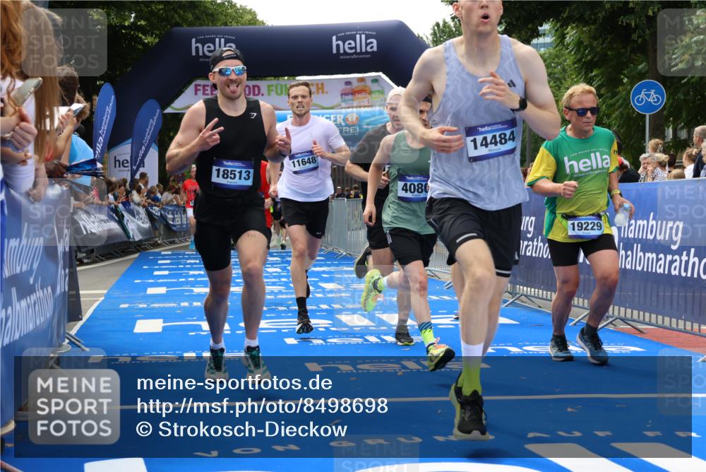 29.06.2025 - hella hamburg halbmarathon Strokosch-Dieckow http://msf.ph/oto/8498698 29.06.2025 10:43:32 Ziel 3116, 3928, 4080, 4318, 5124, 5436, 5506, 7635, 8664, 9114, 9931, 10246, 11648, 12623, 13421, 13996, 14484, 14690, 15328, 15932, 16338, 17912, 18449, 18513, 18775, 18810, 18942, 19229 meine-sportfotos.de