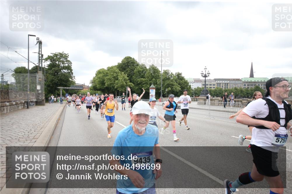 29.06.2025 - hella hamburg halbmarathon Jannik Wohlers http://msf.ph/oto/8498699 29.06.2025 10:55:59 Lombardsbrücke 1047, 1113, 2915, 3257, 3675, 3676, 3953, 3987, 4083, 5237, 5580, 5693, 5757, 6690, 7025, 7028, 7090, 7307, 7711, 8108, 8517, 8606, 8766, 9383, 9435, 9606, 9948, 9953, 10555, 10569, 10740, 10784, 10932, 11298, 11628, 11862, 11863, 12295, 12296, 12543, 12551, 13395, 13405, 13965, 14613, 15103, 15443, 15696, 15699, 15747, 16655, 16934, 17084, 17092, 17398, 17494, 17649, 17673, 17797, 18047, 18247, 18798, 19228 meine-sportfotos.de