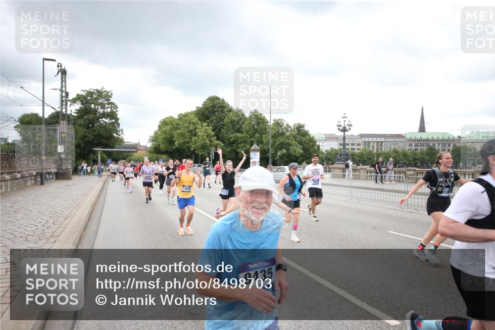 29.06.2025 - hella hamburg halbmarathon Jannik Wohlers http://msf.ph/oto/8498703 29.06.2025 10:55:59 Lombardsbrücke 1047, 1113, 2915, 3257, 3675, 3676, 3953, 3987, 4083, 5237, 5580, 5693, 5757, 6690, 7025, 7028, 7090, 7307, 7711, 8108, 8517, 8606, 8766, 9383, 9435, 9606, 9948, 9953, 10555, 10569, 10740, 10784, 10932, 11298, 11628, 11862, 11863, 12295, 12296, 12543, 12551, 13395, 13405, 13965, 14613, 15103, 15443, 15696, 15699, 15747, 16655, 16934, 17084, 17092, 17398, 17494, 17649, 17673, 17797, 18047, 18247, 18798, 19228 meine-sportfotos.de