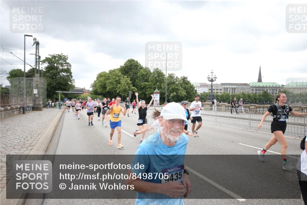 29.06.2025 - hella hamburg halbmarathon Jannik Wohlers http://msf.ph/oto/8498705 29.06.2025 10:55:59 Lombardsbrücke 1047, 1113, 2915, 3257, 3675, 3676, 3953, 3987, 4083, 5237, 5580, 5693, 5757, 6690, 7025, 7028, 7090, 7307, 7711, 8108, 8517, 8606, 8766, 9383, 9435, 9606, 9948, 9953, 10555, 10569, 10740, 10784, 10932, 11298, 11628, 11862, 11863, 12295, 12296, 12543, 12551, 13395, 13405, 13965, 14613, 15103, 15443, 15696, 15699, 15747, 16655, 16934, 17084, 17092, 17398, 17494, 17649, 17673, 17797, 18047, 18247, 18798, 19228 meine-sportfotos.de
