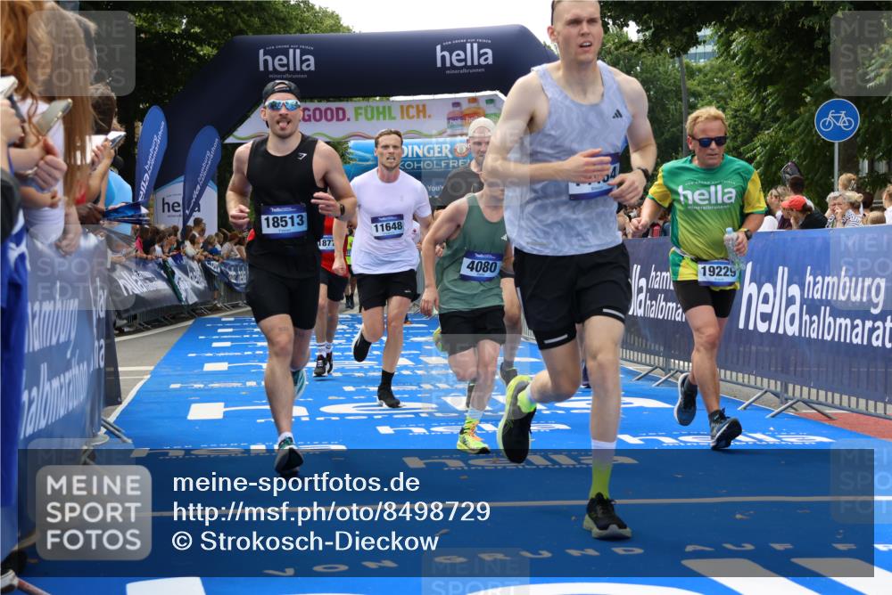 29.06.2025 - hella hamburg halbmarathon Strokosch-Dieckow http://msf.ph/oto/8498729 29.06.2025 10:43:32 Ziel 3116, 3928, 4080, 4318, 5124, 5436, 5506, 7635, 8664, 9114, 9931, 10246, 11648, 12623, 13421, 13996, 14484, 14690, 15328, 15932, 16338, 17912, 18449, 18513, 18775, 18810, 18942, 19229 meine-sportfotos.de