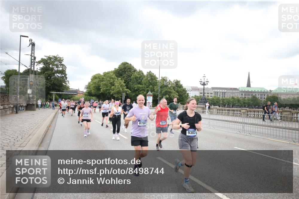 29.06.2025 - hella hamburg halbmarathon Jannik Wohlers http://msf.ph/oto/8498744 29.06.2025 10:56:02 Lombardsbrücke 1047, 1113, 2143, 2307, 2915, 3257, 3438, 3520, 3675, 3676, 3953, 3987, 4083, 4773, 5237, 5438, 5693, 5757, 6690, 7090, 7307, 7711, 8108, 8517, 8606, 8766, 9383, 9948, 9953, 10555, 10569, 10740, 10784, 10932, 11298, 11628, 12221, 12295, 12296, 12543, 13096, 13965, 14613, 15443, 15747, 16034, 16655, 16934, 17084, 17092, 17398, 17494, 17649, 17673, 17797, 18047, 18197, 18247, 18798 meine-sportfotos.de