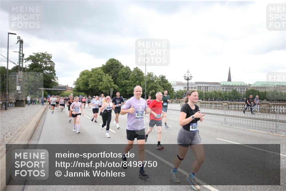 29.06.2025 - hella hamburg halbmarathon Jannik Wohlers http://msf.ph/oto/8498750 29.06.2025 10:56:02 Lombardsbrücke 1047, 1113, 2143, 2307, 2915, 3257, 3438, 3520, 3675, 3676, 3953, 3987, 4083, 4773, 5237, 5438, 5693, 5757, 6690, 7090, 7307, 7711, 8108, 8517, 8606, 8766, 9383, 9948, 9953, 10555, 10569, 10740, 10784, 10932, 11298, 11628, 12221, 12295, 12296, 12543, 13096, 13965, 14613, 15443, 15747, 16034, 16655, 16934, 17084, 17092, 17398, 17494, 17649, 17673, 17797, 18047, 18197, 18247, 18798 meine-sportfotos.de