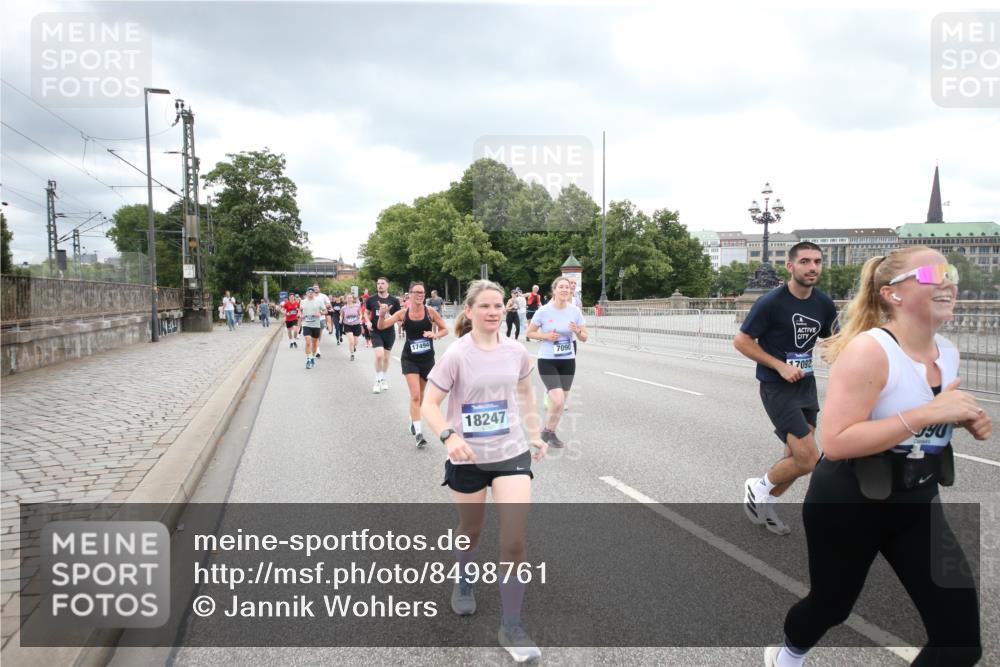 29.06.2025 - hella hamburg halbmarathon Jannik Wohlers http://msf.ph/oto/8498761 29.06.2025 10:56:05 Lombardsbrücke 1047, 1113, 2143, 2307, 2887, 2915, 2991, 3438, 3520, 3614, 3675, 3676, 3953, 3987, 4773, 5237, 5438, 5693, 5757, 6690, 7090, 7307, 7711, 8108, 8517, 8606, 8766, 8939, 8943, 9383, 9910, 9948, 9953, 10555, 10569, 10571, 10932, 10936, 11089, 11204, 11628, 12221, 12543, 13096, 13965, 14613, 14746, 15443, 15747, 16034, 16934, 17084, 17092, 17494, 17649, 17673, 17797, 18047, 18197, 18247, 18798 meine-sportfotos.de
