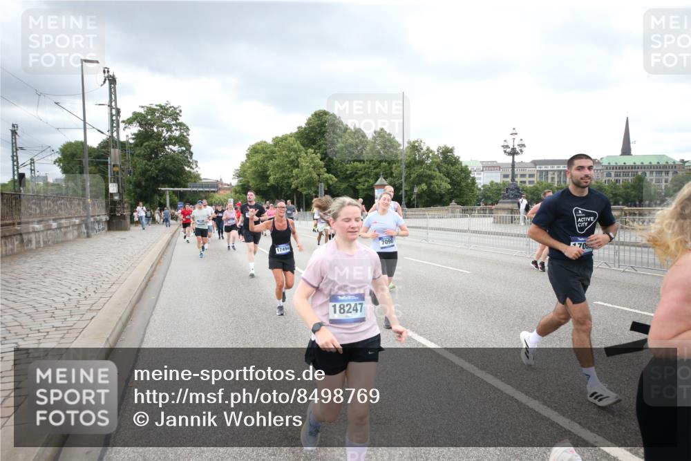 29.06.2025 - hella hamburg halbmarathon Jannik Wohlers http://msf.ph/oto/8498769 29.06.2025 10:56:05 Lombardsbrücke 1047, 1113, 2143, 2307, 2887, 2915, 2991, 3438, 3520, 3614, 3675, 3676, 3953, 3987, 4773, 5237, 5438, 5693, 5757, 6690, 7090, 7307, 7711, 8108, 8517, 8606, 8766, 8939, 8943, 9383, 9910, 9948, 9953, 10555, 10569, 10571, 10932, 10936, 11089, 11204, 11628, 12221, 12543, 13096, 13965, 14613, 14746, 15443, 15747, 16034, 16934, 17084, 17092, 17494, 17649, 17673, 17797, 18047, 18197, 18247, 18798 meine-sportfotos.de