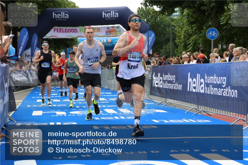 29.06.2025 - hella hamburg halbmarathon Strokosch-Dieckow http://msf.ph/oto/8498780 29.06.2025 10:43:31 Ziel 3116, 3928, 4080, 5124, 5436, 5506, 7635, 8664, 9931, 10237, 10246, 11648, 12623, 13996, 14484, 14690, 16338, 17391, 17912, 18449, 18513, 18775, 18810, 18942, 19051, 19229 meine-sportfotos.de