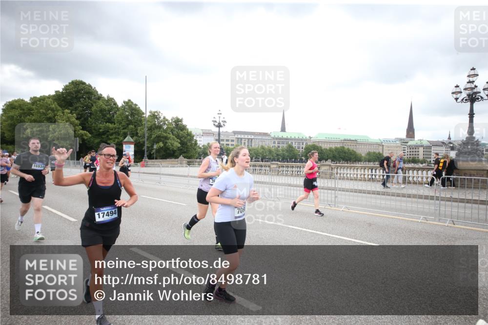 29.06.2025 - hella hamburg halbmarathon Jannik Wohlers http://msf.ph/oto/8498781 29.06.2025 10:56:06 Lombardsbrücke 1047, 1113, 2143, 2307, 2887, 2915, 2991, 3438, 3520, 3614, 3675, 3676, 3953, 3987, 4773, 5237, 5438, 5693, 5757, 6690, 7090, 7307, 7711, 8108, 8606, 8766, 8939, 8943, 9383, 9910, 9948, 9953, 10555, 10569, 10571, 10932, 10936, 11089, 11204, 11628, 12221, 12543, 13096, 13108, 13965, 14613, 14746, 15443, 15747, 16034, 16934, 17084, 17092, 17494, 17797, 18047, 18197, 18247, 18798 meine-sportfotos.de